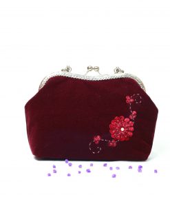 Túi xách nhung đỏ đô đính hoa